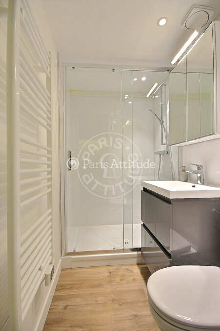 Salle de bain Studio meublé - 24m²  - Belleville - Paris