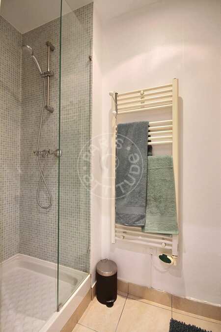 Casa de banho Quitinete mobilado - 25m²  - Jules Joffrin - Mairie du 18ème - Paris
