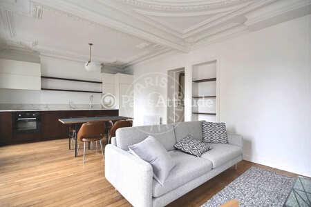Living room Furnished apartment - 70m²  - 2 bedrooms - Commerce - Paris
