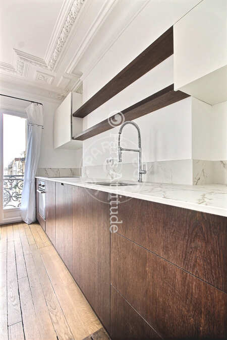 Kitchen Furnished apartment - 70m²  - 2 bedrooms - Commerce - Paris
