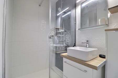 Bathroom Furnished apartment - 38m²  - 1 bedroom - Jules Joffrin - Mairie du 18ème - Paris