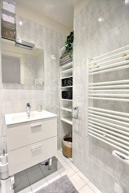 Salle de bain Appartement meublé - 38m²  - 1 chambre - République - Paris