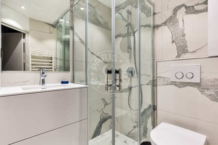 Salle de bain Studio meublé - 21m²  - Saint-Germain - Paris