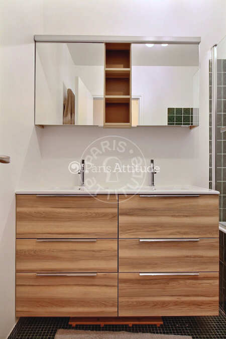 Salle de bain Appartement meublé - 70m²  - 2 chambres - Canal Saint-Martin - Paris