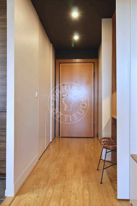 Entrance Furnished apartment - 110m²  - 3 bedrooms - Courbevoie