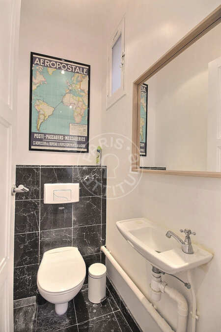 Toilettes Appartement meublé - 67m²  - 1 chambre - Trocadéro - Paris