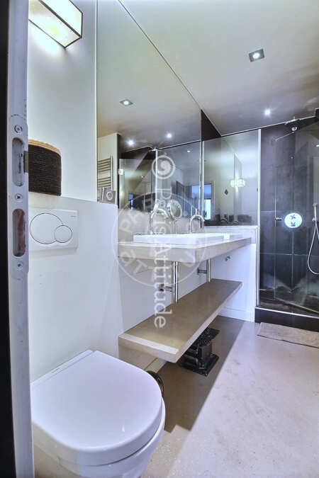 Salle de bain Duplex meublé - 75m²  - 2 chambres - Porte Maillot / Palais des Congrès - Paris
