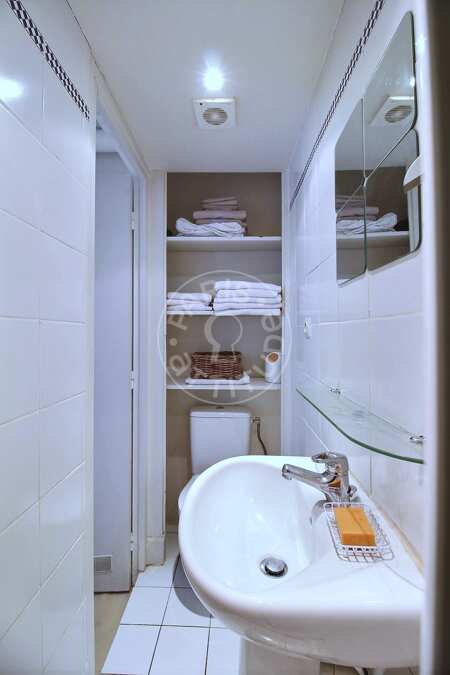 Salle de bain Appartement meublé - 28m²  - 1 chambre - Saint-Germain - Paris