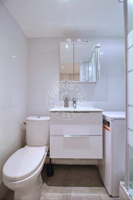 Badezimmer Möblierte studio - 18m²  - République - Paris