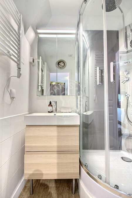 Salle de bain Studio meublé - 23m²  - Neuilly-sur-Seine