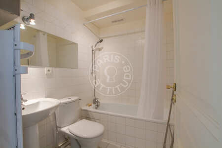 Bathroom Furnished apartment - 47m²  - 1 bedroom - Arts et Métiers - Paris