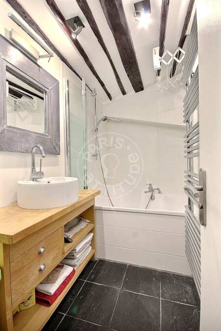Salle de bain Appartement meublé - 54m²  - 2 chambres - Saint Placide - Paris