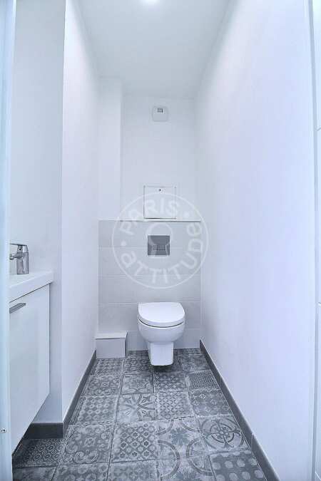WC Apartamento mobilado - 76m²  - 2 quartos - Suresnes