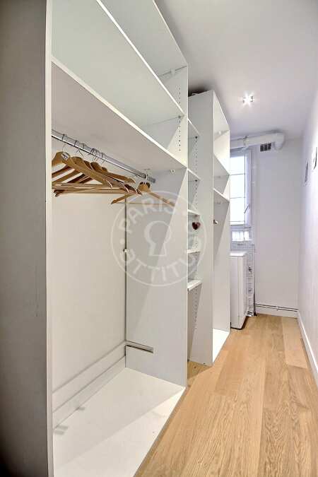 Dressing Appartement meublé - 67m²  - 2 chambres - Guy Môquet - Paris