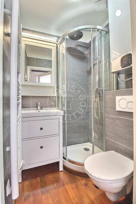 Salle de bain Studio meublé - 17m²  - Montmartre / Place des Abbesses - Paris