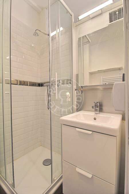 Salle de bain Studio meublé - 25m²  - Oberkampf - Paris