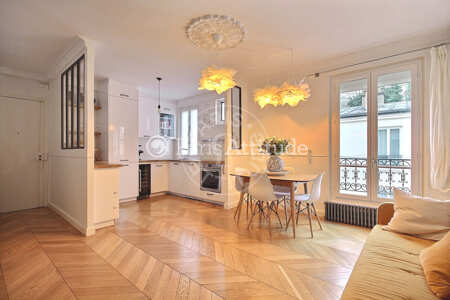 Sala Apartamento mobilado - 56m²  - 2 quartos - Montmartre / Place des Abbesses - Paris