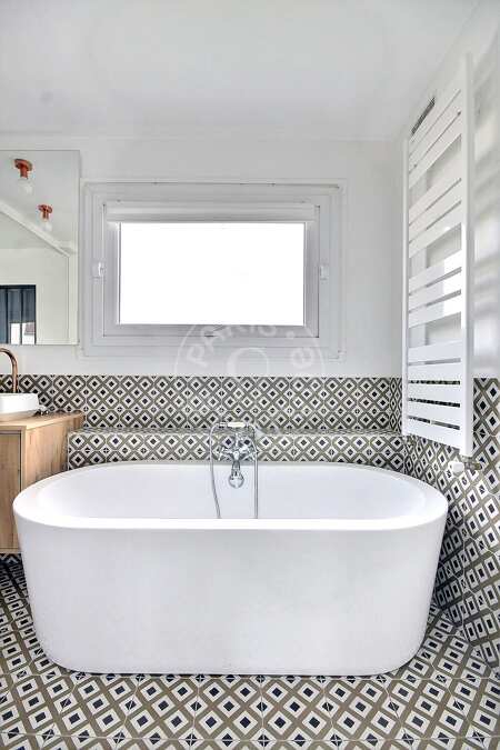 Salle de bain Duplex meublé - 82m²  - 3 chambres - Marx Dormoy - Paris