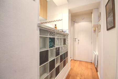Entrance Furnished apartment - 43m²  - 1 bedroom - Bourse - Paris