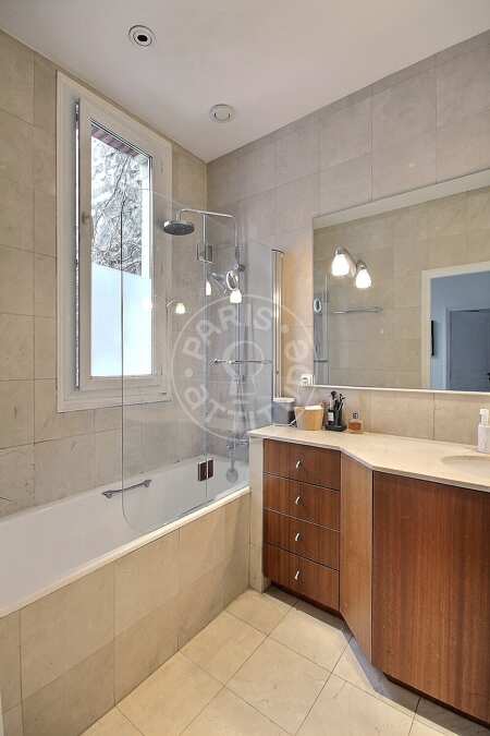 Casa de banho Apartamento mobilado - 59m²  - 1 quarto - Pereire - Paris