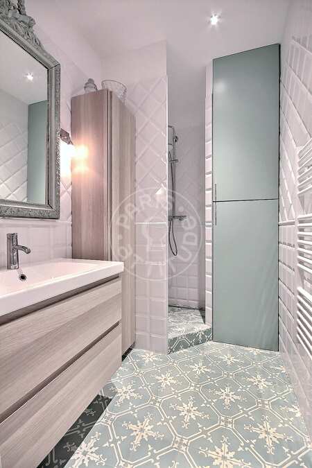 Salle de bain Appartement meublé - 59m²  - 1 chambre - Invalides - Paris