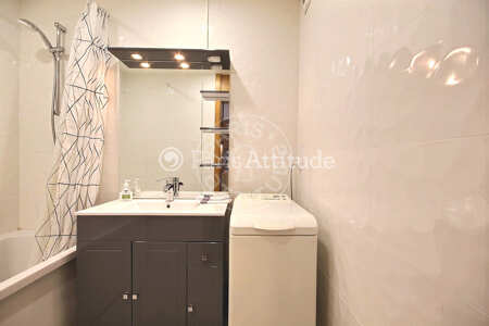 Bathroom Furnished apartment - 33m²  - 1 bedroom - Issy-les-Moulineaux - Paris