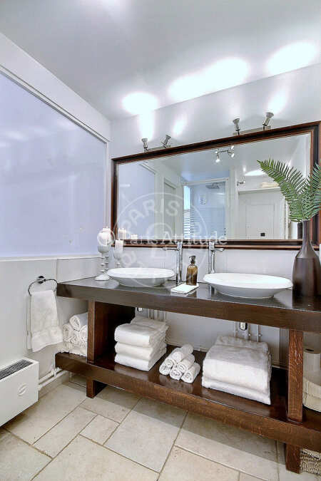Salle de bain Duplex meublé - 125m²  - 2 chambres - Courbevoie