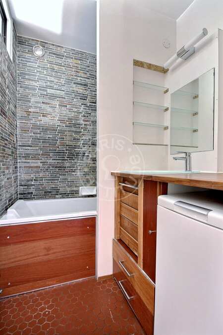 Bathroom Furnished apartment - 38m²  - 1 bedroom - Buttes-Chaumont - Paris