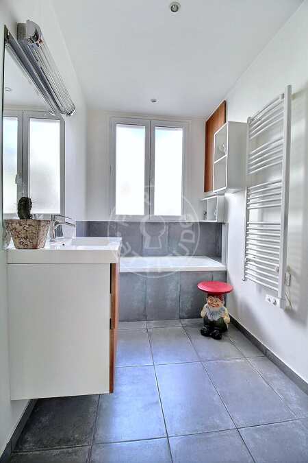 Casa de banho Apartamento mobilado - 85m²  - 3 quartos - Ledru-Rollin - Paris