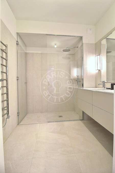 Baño Piso amueblado - 75m²  - 2 dormitorios - Ecole Militaire / Unesco / Duroc - París