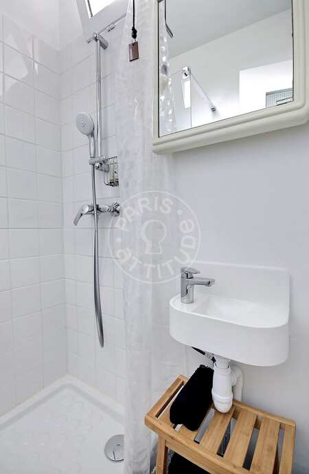 Bathroom Furnished apartment - 26m²  - 1 bedroom - Gambetta - Paris
