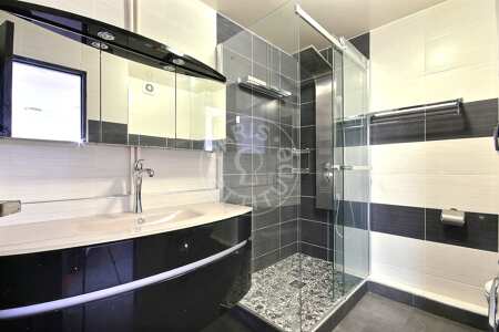 Salle de bain Appartement meublé - 59m²  - 2 chambres - Boulogne-Billancourt