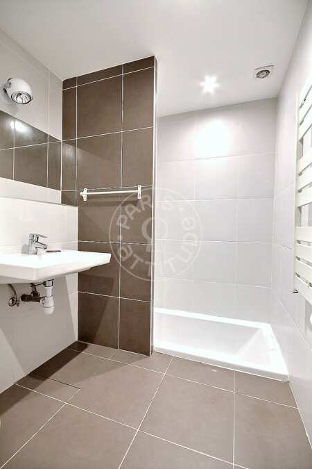 Bathroom Furnished duplex - 100m²  - 3 bedrooms - Jules Joffrin - Mairie du 18ème - Paris