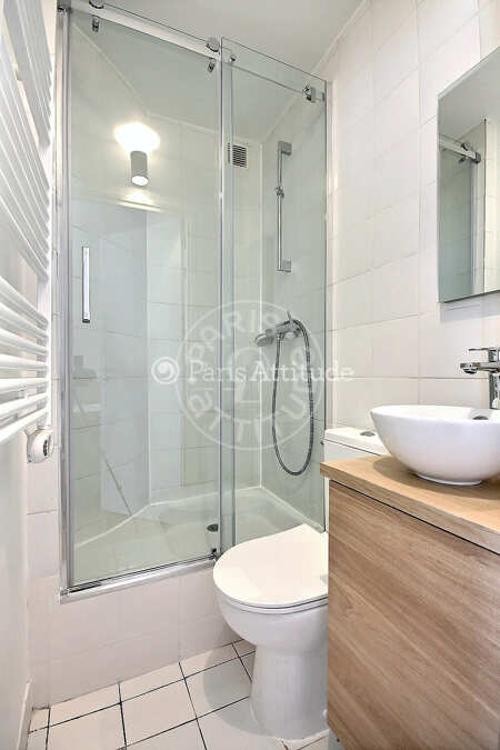 Salle de bain Studio meublé - 18m²  - Faubourg Saint-Martin - Paris