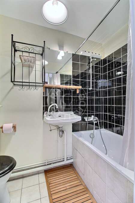 Salle de bain Appartement meublé - 29m²  - 1 chambre - Canal Saint-Martin - Paris