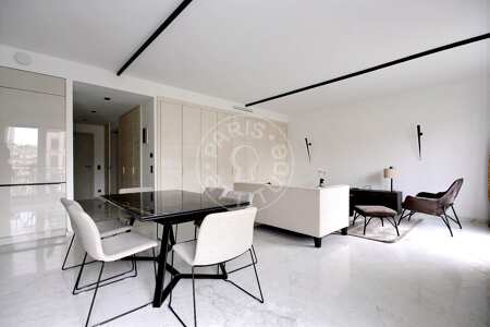 Dining room Furnished apartment - 92m²  - 2 bedrooms - Triangle d'Or - Paris