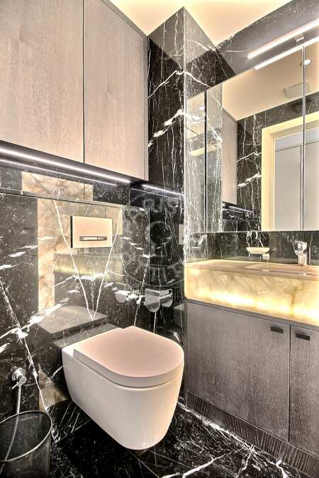 Toilet Furnished apartment - 92m²  - 2 bedrooms - Triangle d'Or - Paris