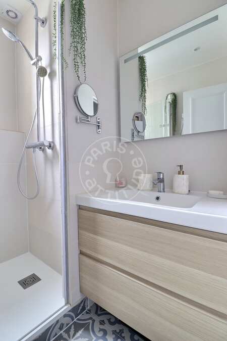 Salle de bain Appartement meublé - 55m²  - 1 chambre - Batignolles - Paris