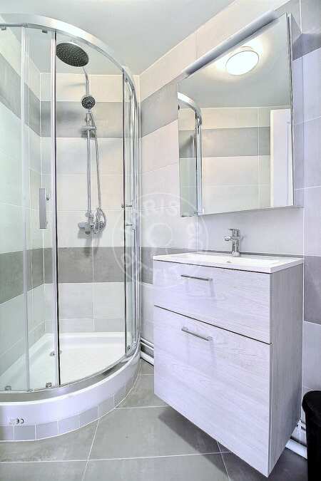 Salle de bain Studio meublé - 24m²  - Faubourg Saint-Martin - Paris