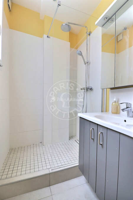 Salle de bain Duplex meublé - 235m²  - 5 chambres et plus - Port Royal / Raspail - Paris