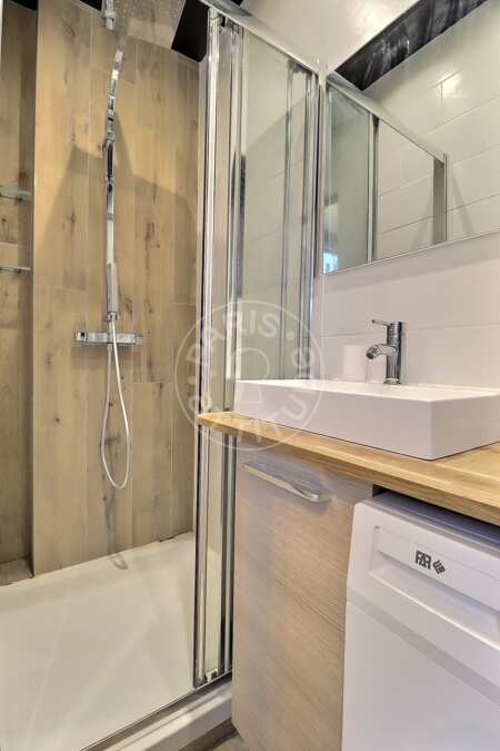 Casa de banho Apartamento mobilado - 20m²  - 2 quartos - Wagram - Paris