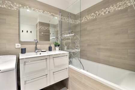 Bathroom Furnished apartment - 44m²  - 1 bedroom - Auteuil - Paris