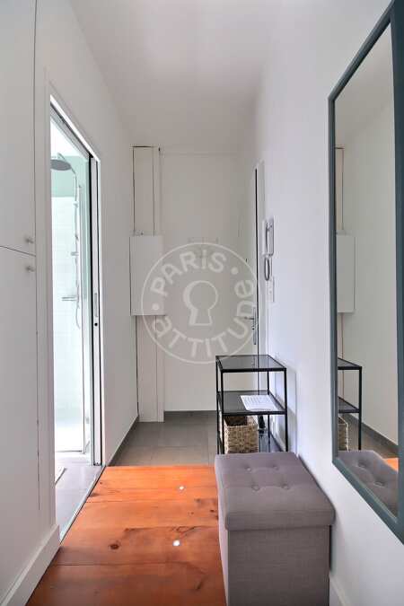 Entrada Quitinete mobilado - 19m²  - Montmartre / Place des Abbesses - Paris