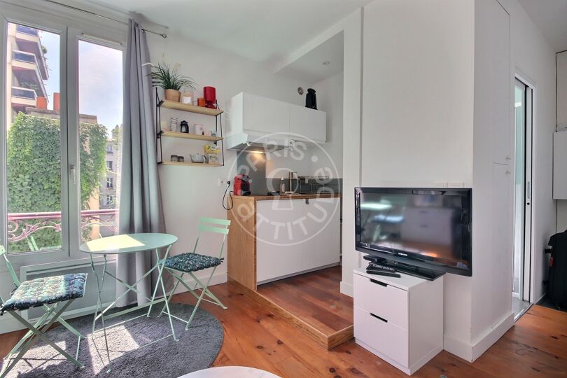 Quitinete mobiliado - Paris 75018 - 14780