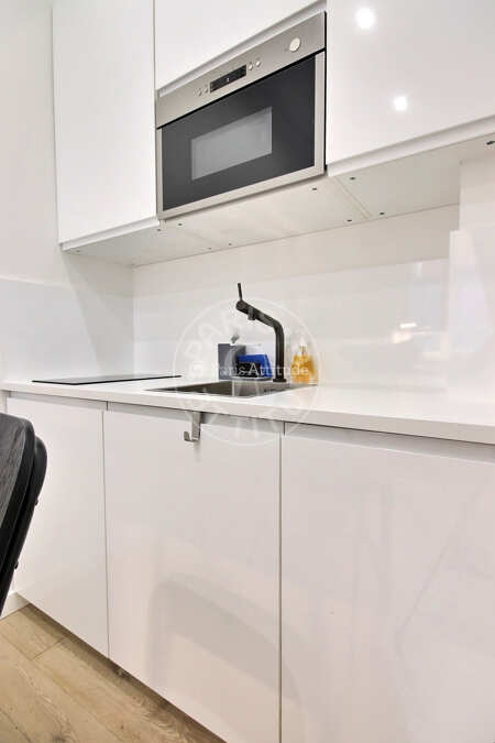 Kitchen Furnished studio alcove - 17m²  - Mirabeau - Paris