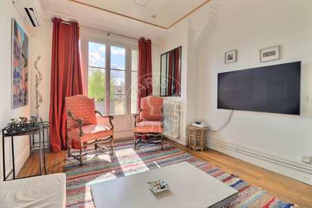 Living room Furnished studio - 25m²  - Commerce - Paris