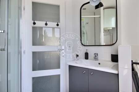 Salle de bain Studio meublé - 23m²  - Sacré-Cœur - Paris