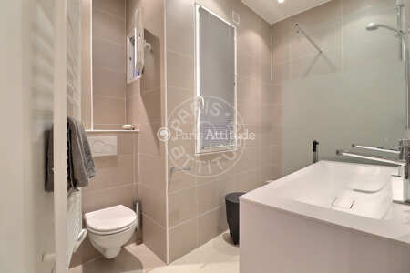Salle de bain Appartement meublé - 43m²  - 1 chambre - Porte Maillot / Palais des Congrès - Paris