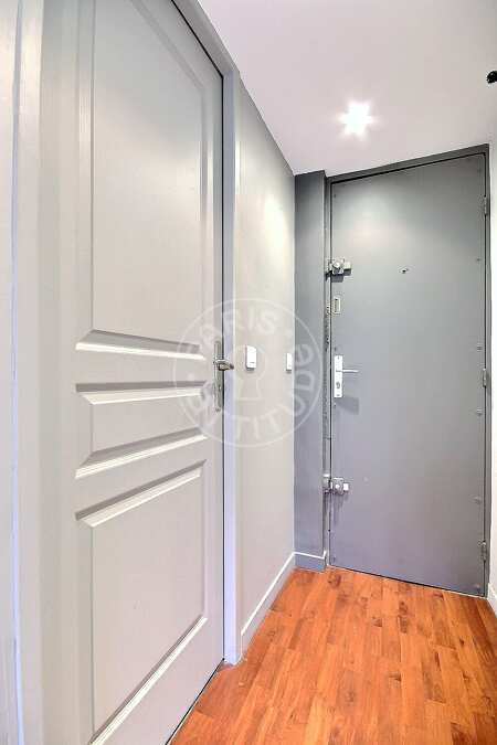 Entrée Studio alcove meublé - 33m²  - Guy Môquet - Paris