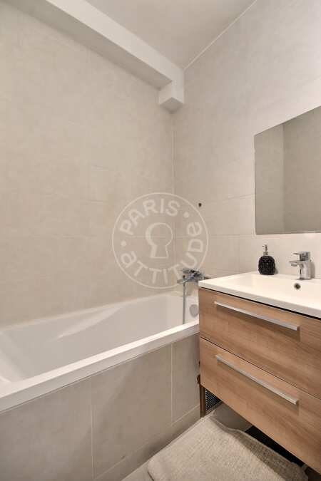 Salle de bain Appartement meublé - 81m²  - 3 chambres - Batignolles - Paris